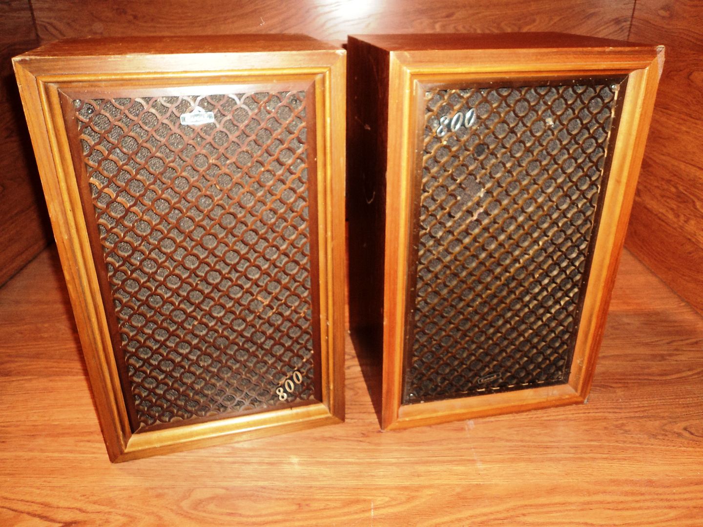 Coral Audio Pair of Speakers 8in Woofer 3 1/2in Tweeter 40W BX800